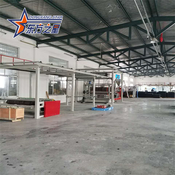 Mesin laminating ekstrusi TPE kanggo karpet lantai mobil
